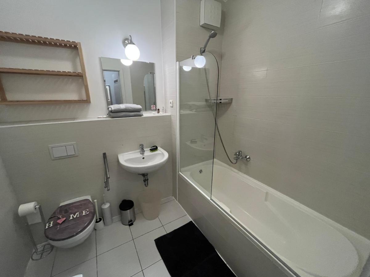 Corvin Pearl Deluxe Lägenhet Budapest Exteriör bild